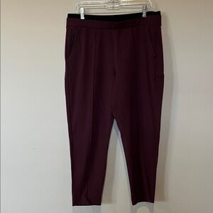 Athleta Burgundy Cropped Pants with elastic waist and side pockets